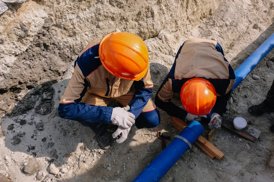 Système d'assainissement domestique souterrain avec fosse septique et station d'épuration